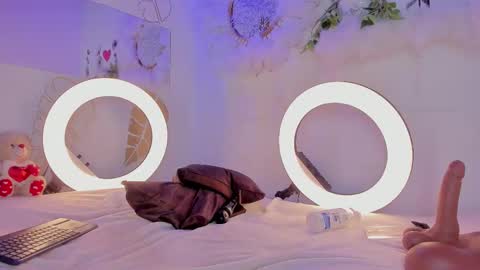 Emma Duque online show from 11/30/25, 10:58