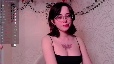 Snapshot of emmae__ chatting on 01/20/25, 02:01 Emma online show from 01/20/25, 02:01