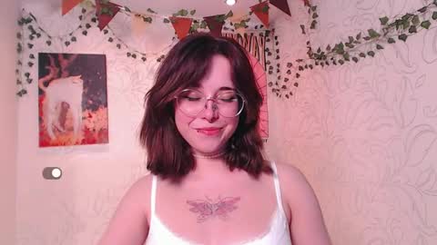 Snapshot of emmae__ chatting on 02/18/25, 11:55 Emma online show from 02/18/25, 11:55