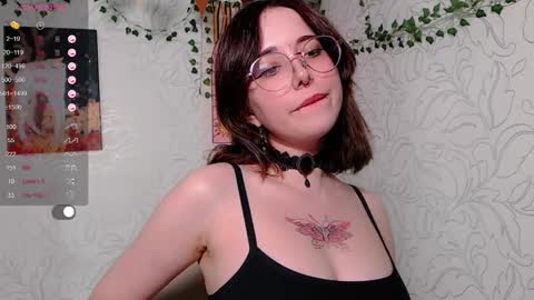 Snapshot of emmae__ chatting on 02/27/25, 11:52 Emma online show from 02/27/25, 11:52