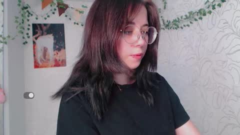 Snapshot of emmae__ chatting on 09/18/25, 05:31 Emma online show from 09/18/25, 05:31