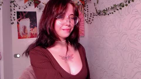 Snapshot of emmae__ chatting on 10/13/25, 11:10 Emma online show from 10/13/25, 11:10