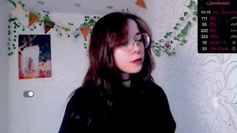 Snapshot of emmae__ chatting on 11/24/25, 06:46 Emma online show from 11/24/25, 06:46