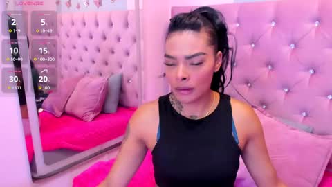 emmaebony_ online show from 04/14/26, 11:49