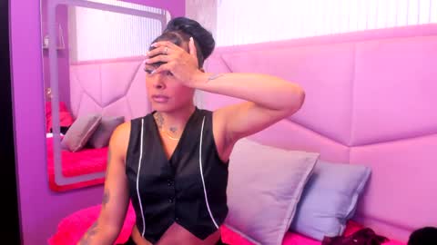 emmaebony_ online show from 04/25/26, 10:18