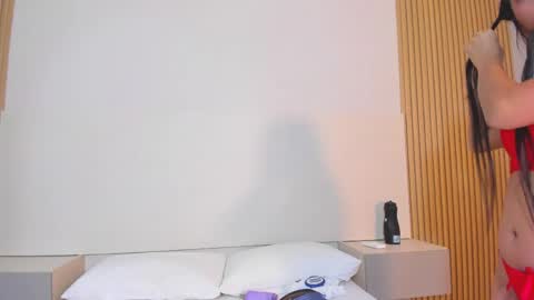 emmaespencer  online show from 05/04/26, 11:17
