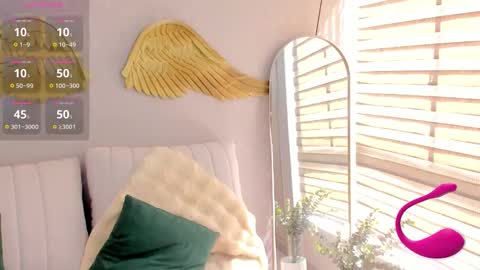  Emma Ferrary  online show from 11/18/25, 06:34