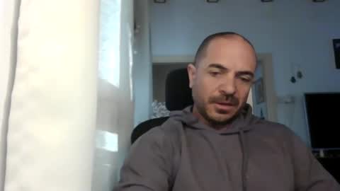 Snapshot of emmagold123 chatting on 02/01/25, 06:00 Ariel online show from 02/01/25, 06:00