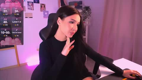 Snapshot of emmakeam_ chatting on 12/04/24, 06:33 Emma online show from 12/04/24, 06:33