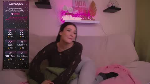 Snapshot of emmakeam_ chatting on 01/31/25, 08:11 Emma online show from 01/31/25, 08:11