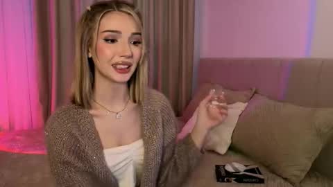 Snapshot of emmakeam_ chatting on 11/21/25, 10:03 Emma online show from 11/21/25, 10:03