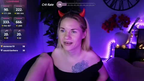 Snapshot of emmalarkins chatting on 12/10/24, 06:28 Emma online show from 12/10/24, 06:28