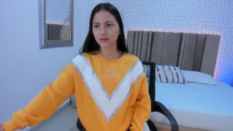 emmalily_ online show from 08/08/26, 12:07