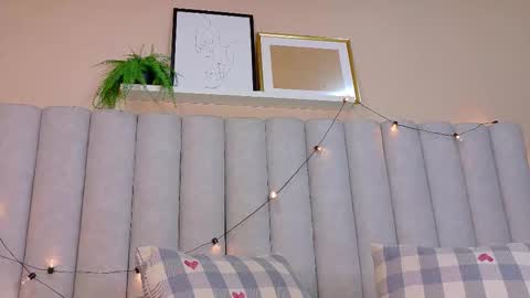 E M M A   online show from 02/12/26, 04:18