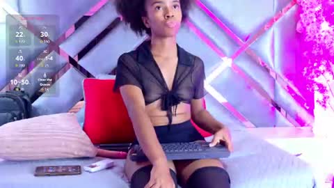 Snapshot of emmalove01 chatting on 07/05/26, 02:40 emmalove01 online show from 07/05/26, 02:40