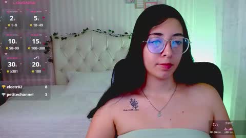 Snapshot of emmalove_doll chatting on 02/25/26, 01:15 Emmas Room online show from 02/25/26, 01:15