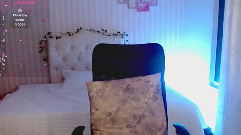 Snapshot of emmalove_doll chatting on 02/25/26, 09:35 Emmas Room online show from 02/25/26, 09:35