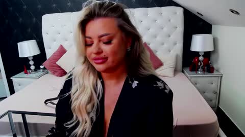 Snapshot of emmamavis chatting on 12/09/24, 06:01 Emma Mavis online show from 12/09/24, 06:01