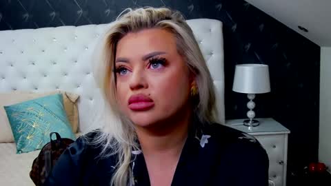 Snapshot of emmamavis chatting on 01/23/25, 08:57 Emma Mavis online show from 01/23/25, 08:57