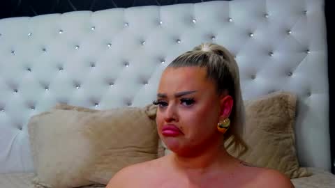 Snapshot of emmamavis chatting on 01/30/25, 02:15 Emma Mavis online show from 01/30/25, 02:15