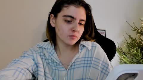 Snapshot of emmamon chatting on 12/30/24, 07:21 Emma online show from 12/30/24, 07:21