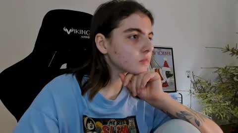 Snapshot of emmamon chatting on 01/11/25, 07:38 Emma online show from 01/11/25, 07:38