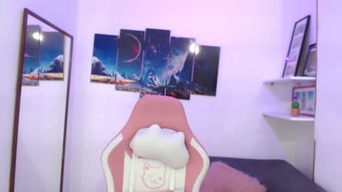 Snapshot of emmamyers_ chatting on 12/24/24, 01:38 Emma online show from 12/24/24, 01:38