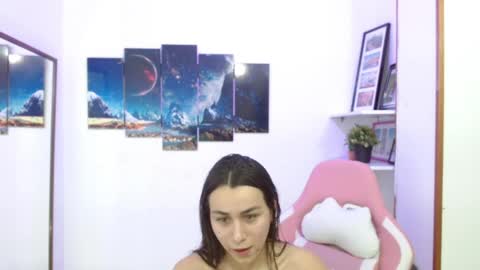 Snapshot of emmamyers_ chatting on 02/26/25, 04:36 Emma online show from 02/26/25, 04:36