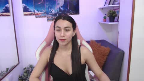 Snapshot of emmamyers_ chatting on 03/09/25, 01:35 Emma online show from 03/09/25, 01:35