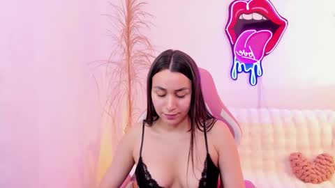 Snapshot of emmamyers_ chatting on 10/14/25, 11:16 Emma online show from 10/14/25, 11:16