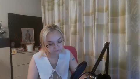 emmanoir_ online show from 02/27/25, 04:10