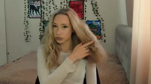 Snapshot of emmarayder chatting on 07/02/26, 11:16 Emma online show from 07/02/26, 11:16