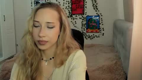 Snapshot of emmarayder chatting on 07/17/26, 11:28 Emma online show from 07/17/26, 11:28