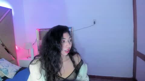 Snapshot of emmaskinny_ chatting on 10/15/25, 02:50 Emma online show from 10/15/25, 02:50