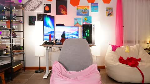 Snapshot of emmasky69 chatting on 12/03/24, 01:19 Emma Sky online show from 12/03/24, 01:19