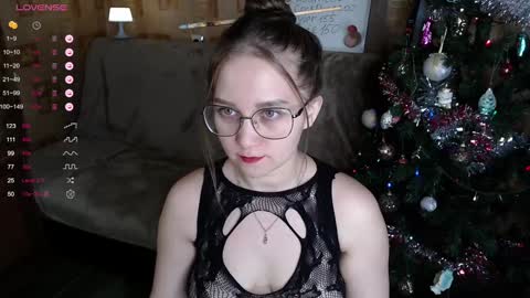 Snapshot of emmatiny chatting on 12/30/24, 06:27 Mia online show from 12/30/24, 06:27