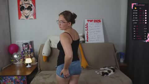 Mia online show from 07/12/26, 05:48