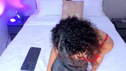 Snapshot of emmawiilliams chatting on 11/20/25, 08:19 EMMAWILIAMS online show from 11/20/25, 08:19