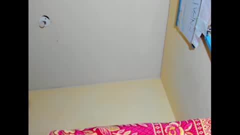 hi im emmalina welcome to your happy place online show from 12/12/24, 05:59