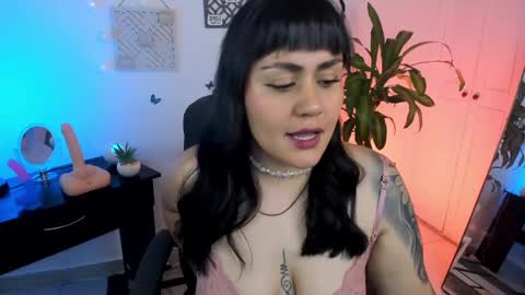 Snapshot of emmax_x chatting on 02/01/25, 10:59 EMMA online show from 02/01/25, 10:59