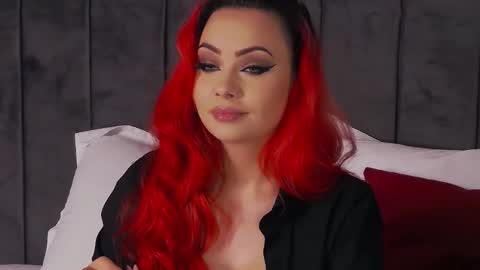 Snapshot of emmelyn_ chatting on 11/21/25, 05:50 Emm online show from 11/21/25, 05:50