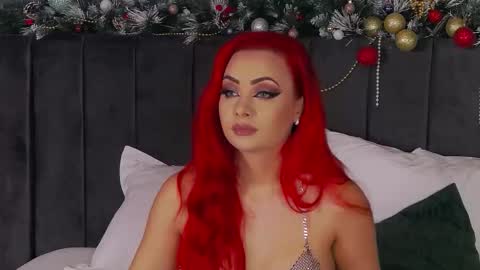 Snapshot of emmelyn_ chatting on 11/29/25, 05:21 Emm online show from 11/29/25, 05:21