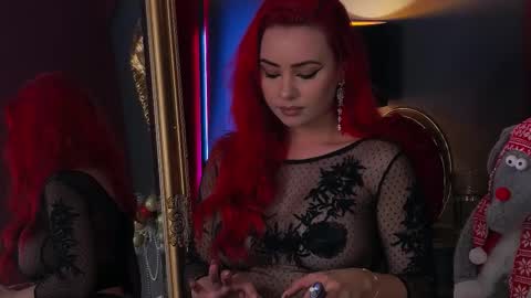 Snapshot of emmelyn_ chatting on 12/14/25, 06:41 Emm online show from 12/14/25, 06:41