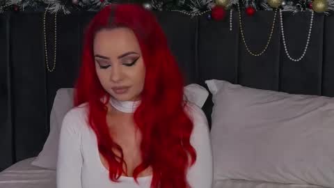 Snapshot of emmelyn_ chatting on 12/16/25, 05:56 Emm online show from 12/16/25, 05:56