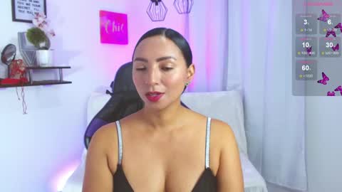 Snapshot of emmi_cam chatting on 04/29/26, 01:15 Emmi Cam online show from 04/29/26, 01:15