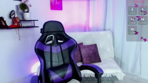 Snapshot of emmi_cam chatting on 05/04/26, 01:07 Emmi Cam online show from 05/04/26, 01:07