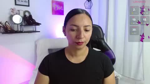 Snapshot of emmi_cam chatting on 07/01/26, 01:02 Emmi Cam online show from 07/01/26, 01:02
