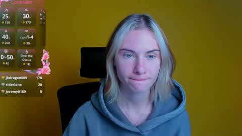 Emmi online show from 10/08/25, 07:44