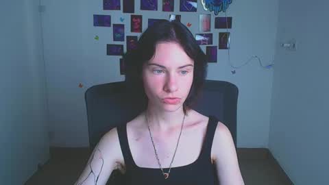 Snapshot of emmi_rossum chatting on 05/07/26, 11:26 Emmi online show from 05/07/26, 11:26