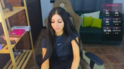 Mia online show from 11/22/25, 07:35